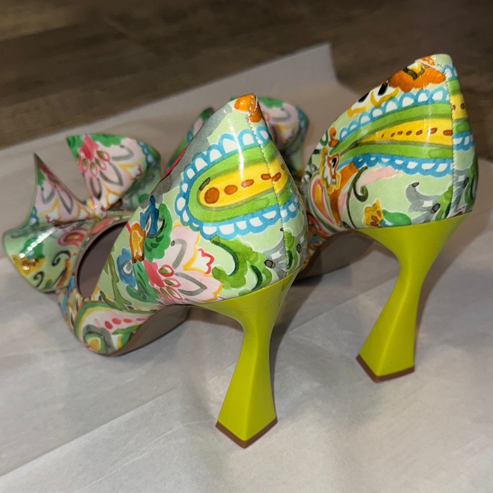 Betsey Johnson Multicolor Floral Bow Pointed-Toe Pumps - Picture 4 of 7